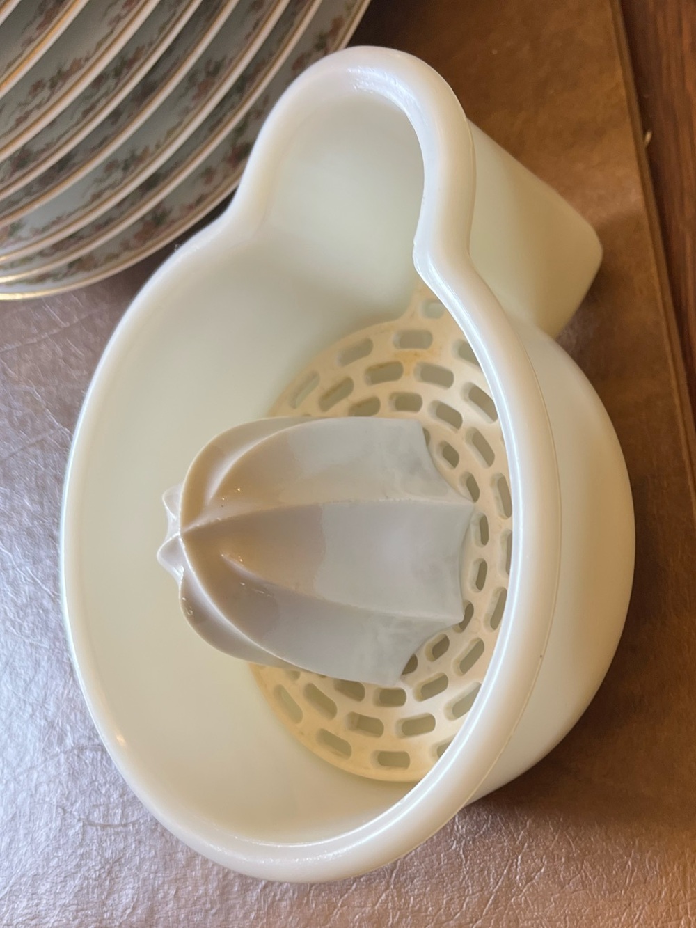 Milk glass Manual Citrus Juicer with Built-In Strainer